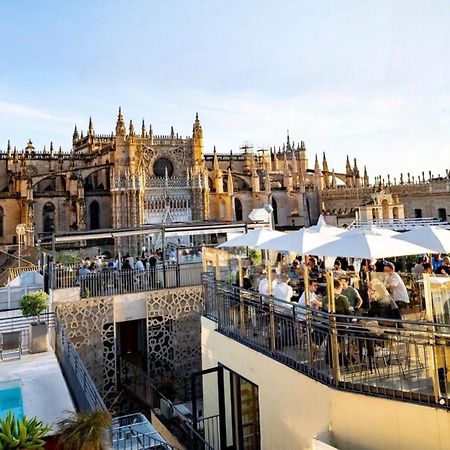 Eme カテドラル ホテル セビリア エクステリア 写真 The roof terrace of the hotel