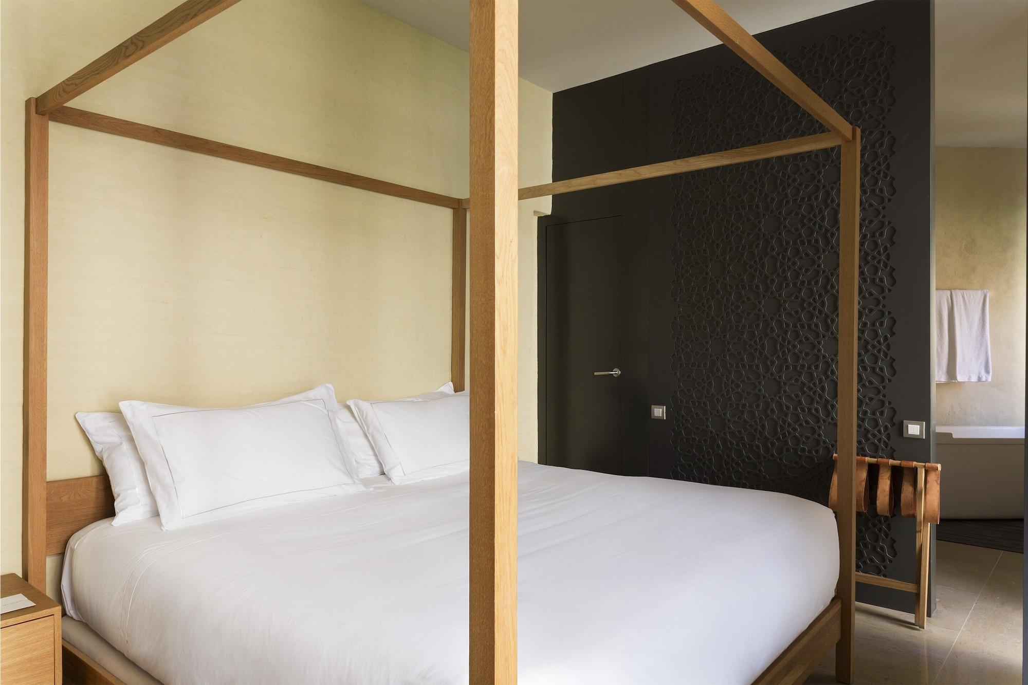 Eme カテドラル ホテル セビリア エクステリア 写真 A room at the hotel