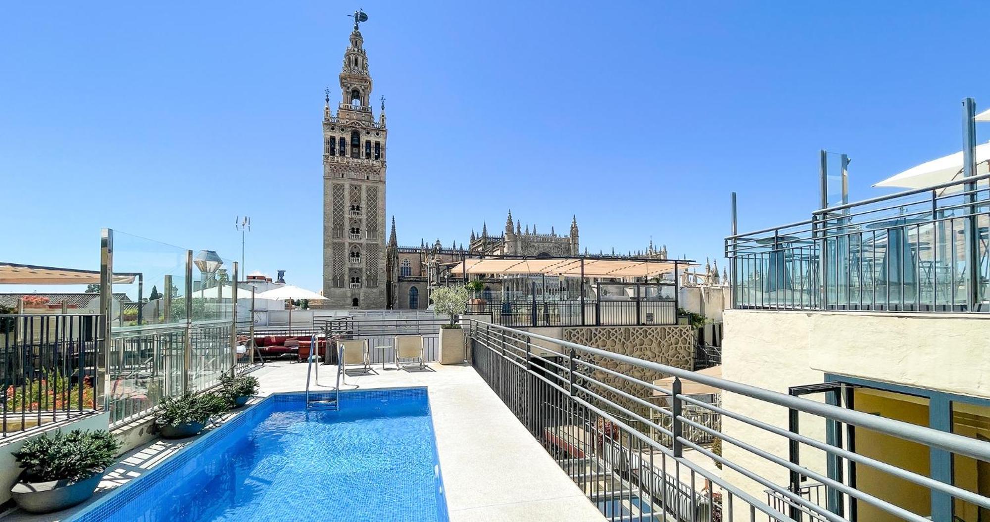 Eme カテドラル ホテル セビリア エクステリア 写真 Rooftop pool at Hotel Granada Center