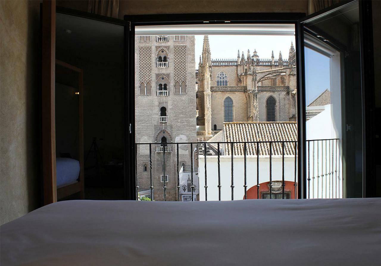 Eme カテドラル ホテル セビリア エクステリア 写真 View of the Cathedral of Seville from the hotel