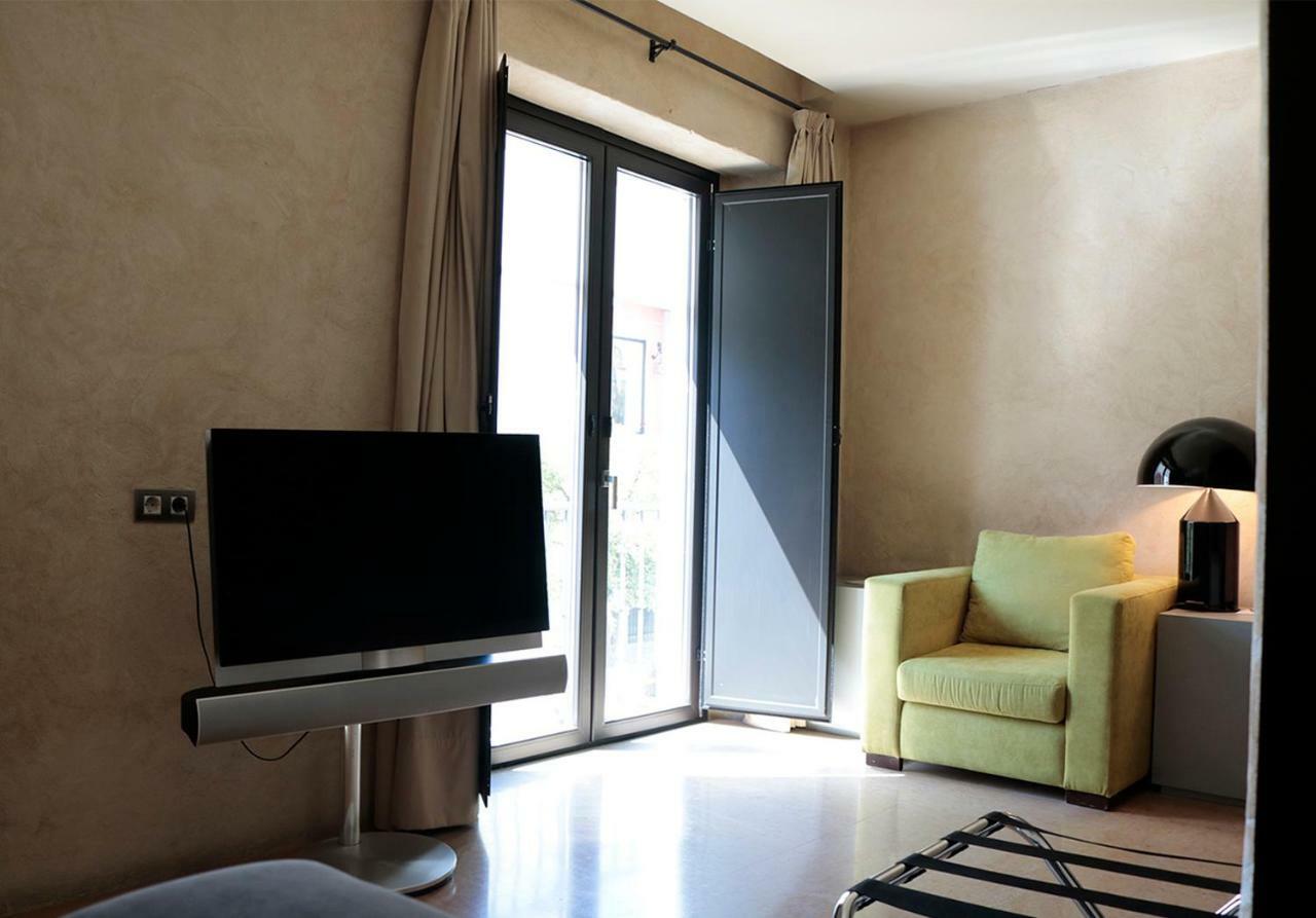 Eme カテドラル ホテル セビリア エクステリア 写真 A room at the hotel