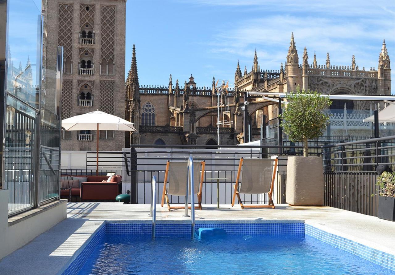 Eme カテドラル ホテル セビリア エクステリア 写真 Rooftop pool at Hotel Casa 1887