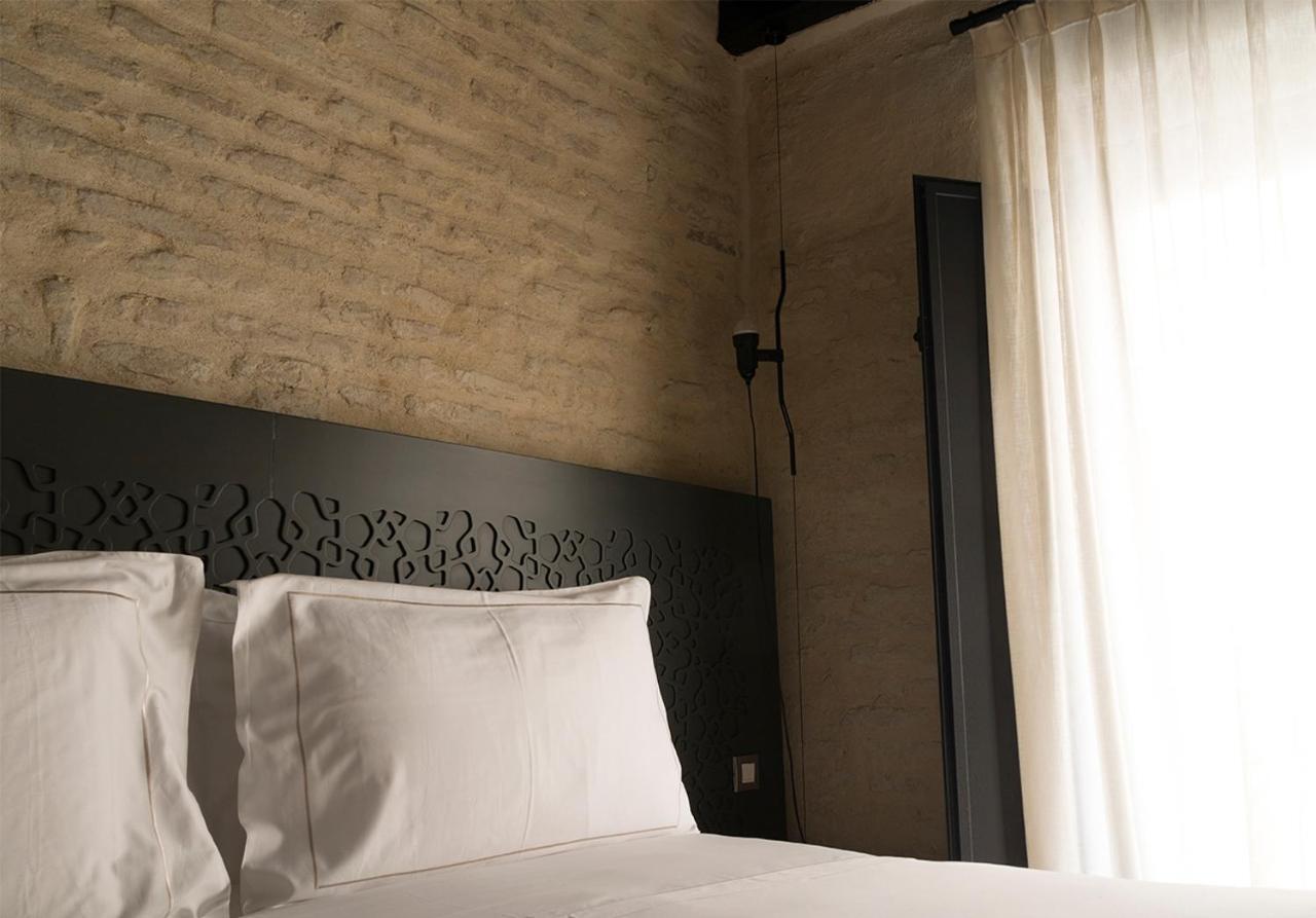 Eme カテドラル ホテル セビリア エクステリア 写真 A bedroom at the hotel